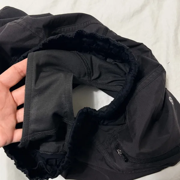 Lululemon Tracker 4" Shorts Black Size 4 Athletic Running - Image 4