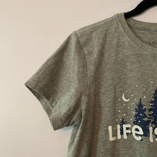Life Is Good Gray Crusher Tee Snowman Winter Gorpcore Casual Women's size Small - Image 4