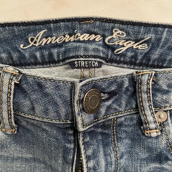 American Eagle '77 Hi Rise Shortie Sz‎ 6 Stretch Distressed Shorts 1.5" Inseam - Image 2