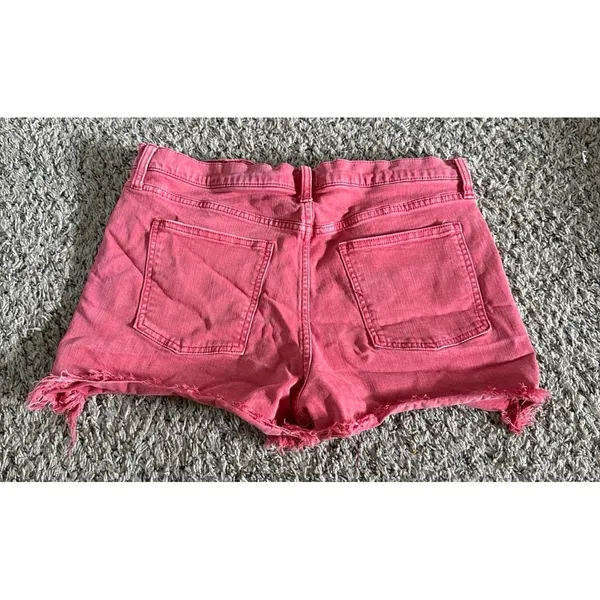 GAP Denim Women's Cutoff Shorts Red‎ Frayed Hem Mid Rise Size 32R - Image 4