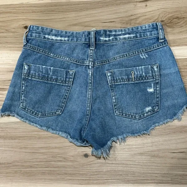 Free People Distressed Cut Off Shorts Women’s 26 - Image 2