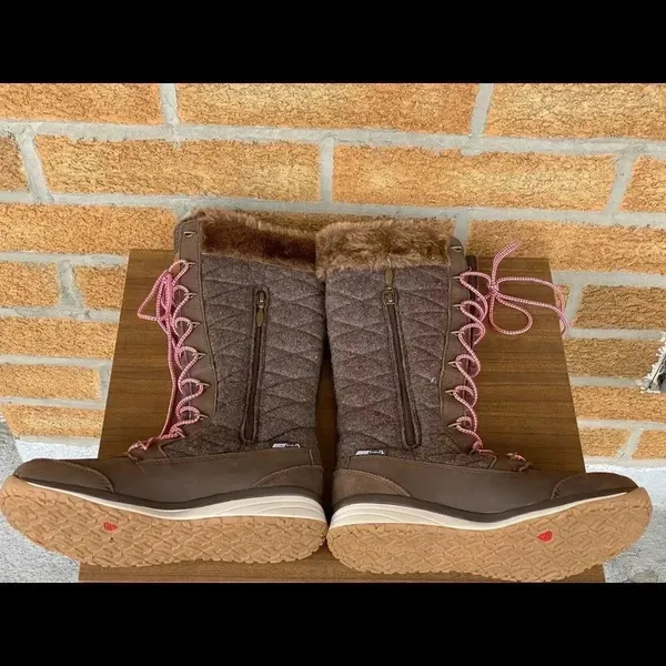 Salomon tall fur boots size 7.5 - Image 6