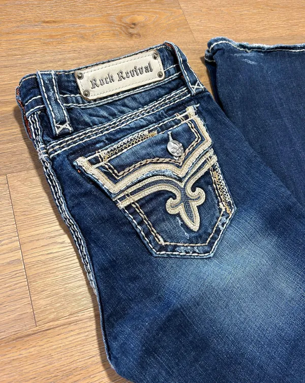 Tall!! Size 27/size 4 women’s bootcut jeans - Image 4