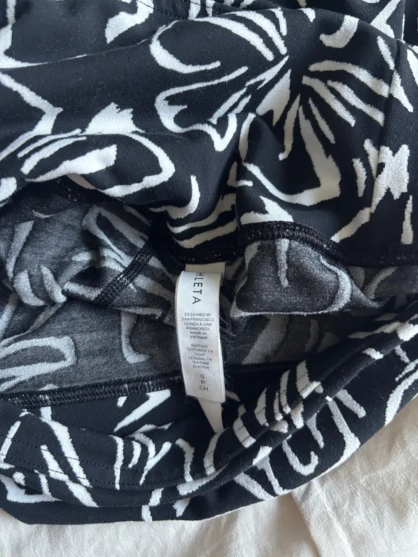 Black and White Athleta Patterned Sports Bra + Leggings Set - Image 6