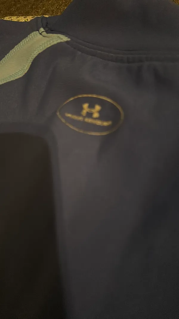 Small Under Armour Women’s long sleeve shirt - Image 6