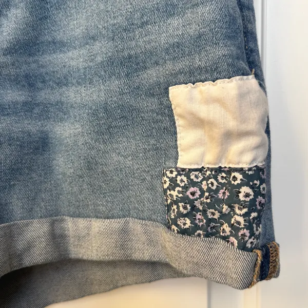 Arizona Jeans Mid-Rise Medium Lily Blue‎ Cuffed 3" Denim Shorts Sz. 13 Patchwork - Image 2