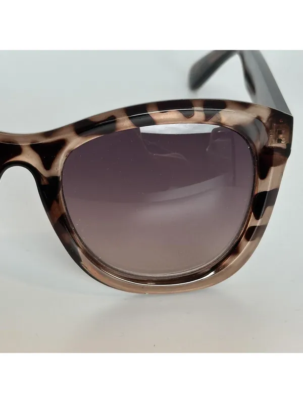 Ann Taylor Loft Tortoise Shell Pattern Sunglasses with Gradient Lenses - Image 4