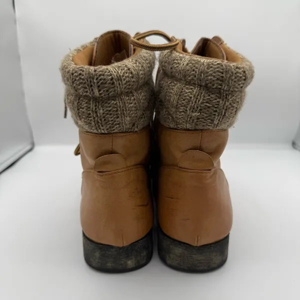 Tan lace up ankle boots with a boho vibe. Size 9.5 - Image 5