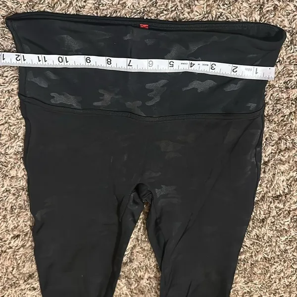 SPANX Faux Leather Leggings Matte Black Camo Medium - Image 4
