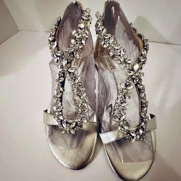 Badgley Mischka Embellished Feather Crystal Rhinestone Flat Sandals Womens Sz 9 - Image 2