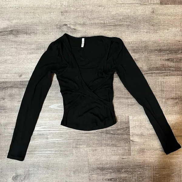 HALARA Ribbed Knit Square Neck Cut Out Long Sleeve Curved Hem Cropped Top - Image 3