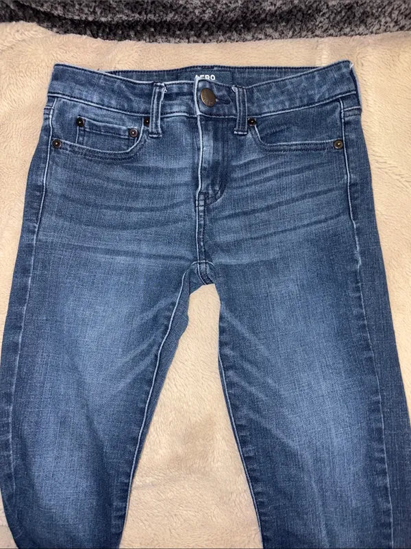Aeropostale Low Rise Skinny Jeans, Size 2 - Image 2