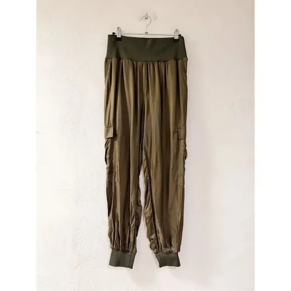 Cinq a Sept Giles Twill Cargo Joggers Cupro in Olive Medium - Image 3