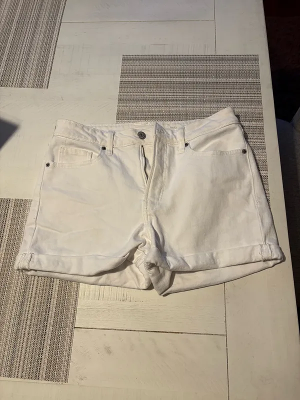 Old Navy White Jean Shorts Cuffed - Image 2
