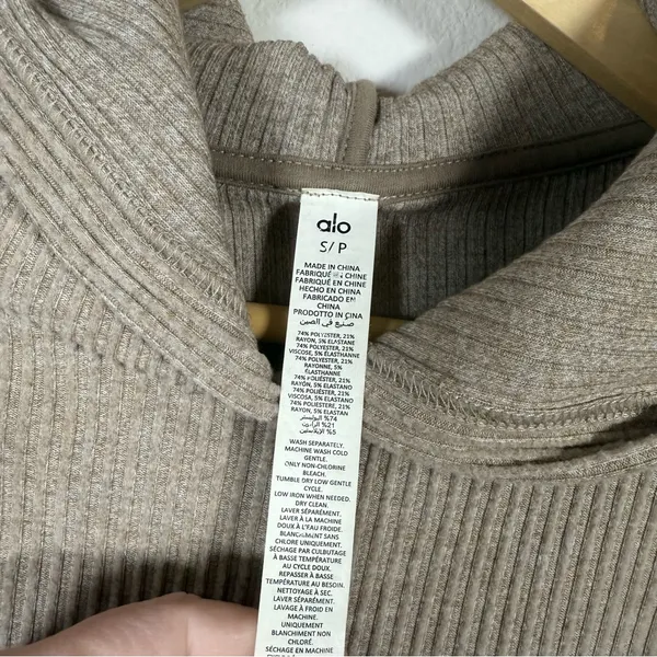 Alo Yoga Women’s Muse Cropped Ribbed Hoodie in Gravel Heather Tan Size S - Image 12