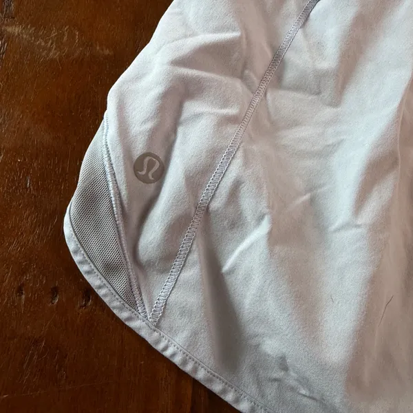 Lululemon Hotty Hot Low Rise Lined Short 2.5 Light Blue W7AVG T0222-0000 Size 6 - Image 4