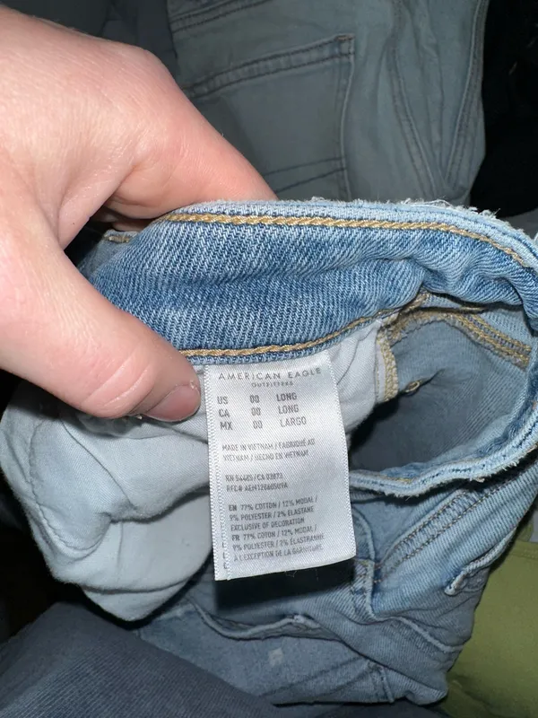 American Eagle Mom Jeans - Image 3