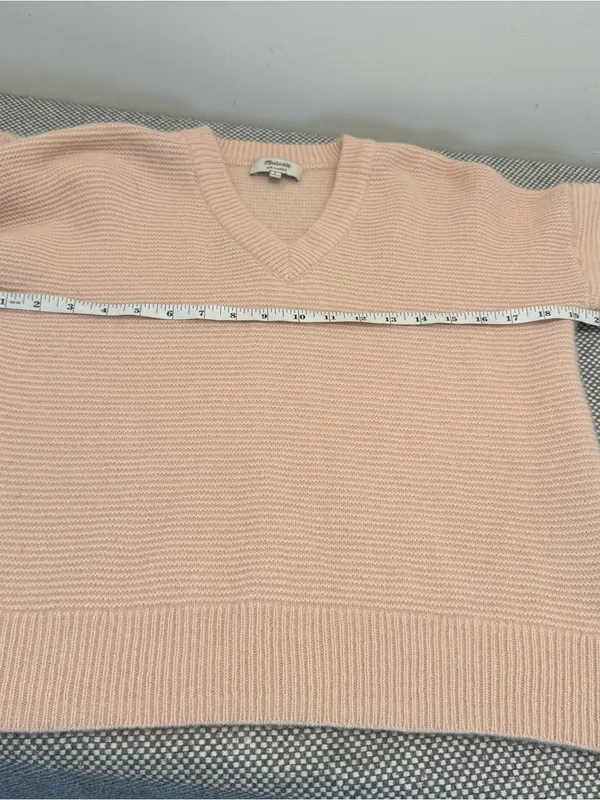 Madewell 100% cashmere V-Neck Sweater size s - Image 7