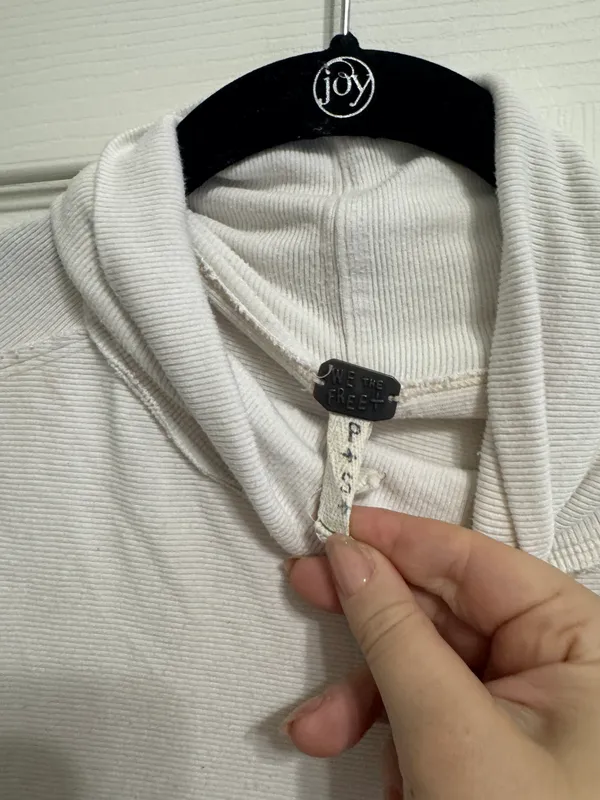 Free People EUC  Slouchy Ribbed Top - Image 4