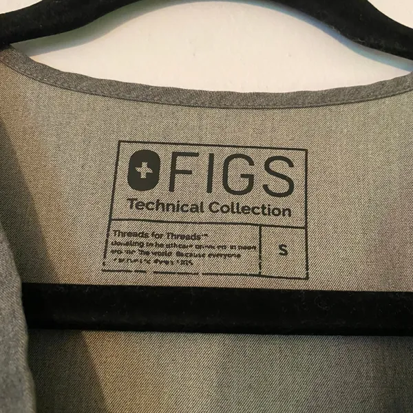 FIGS Graphite Gray Casma Two Pocket Scrub Top Uniform Women's size Small - Image 2