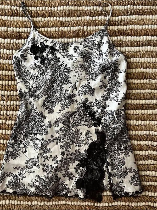 Vintage Y2K Victoria's Secret Black and toile White Floral Lace nightie - Image 4