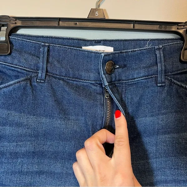 Loft Women’s High Rise Trousers‎ Dark Wash Wide Leg Jeans 6 - Image 4