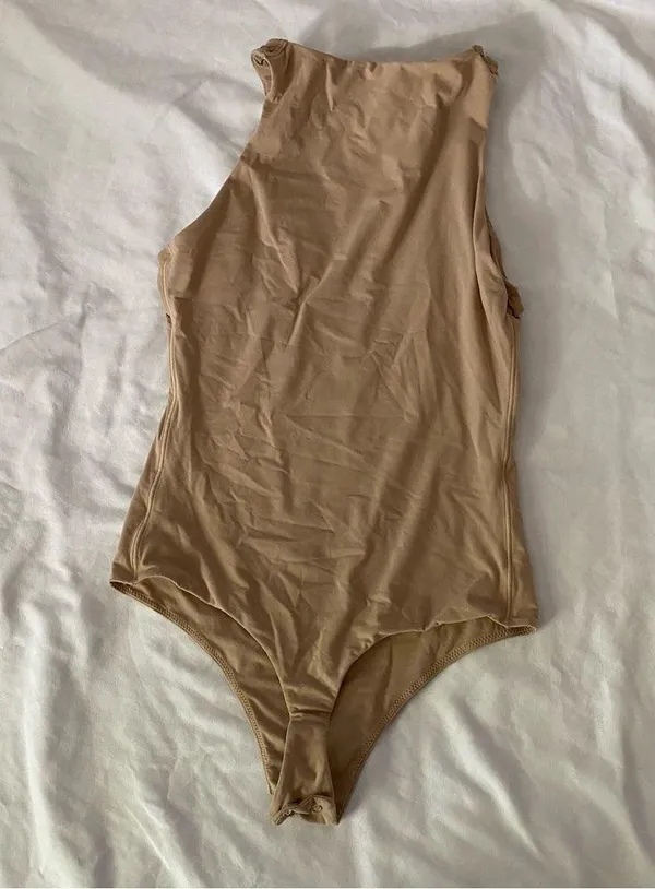 SKIMS high neck fits everybody body suit! - Image 4