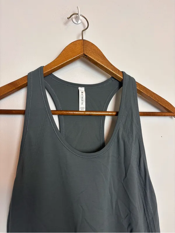 ATHLETA Gray Speedlight Seamless Sleeveless Tank Top - Color is Metropolis Grey - Image 5