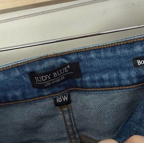 Judy Blue Women’s 18W Boyfriend Fit Distressed Jeans Stretchy - Image 2