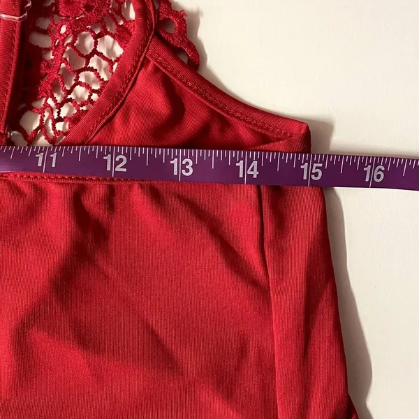 Red Crochet Neckline Top Size M EUC Size M - Image 9