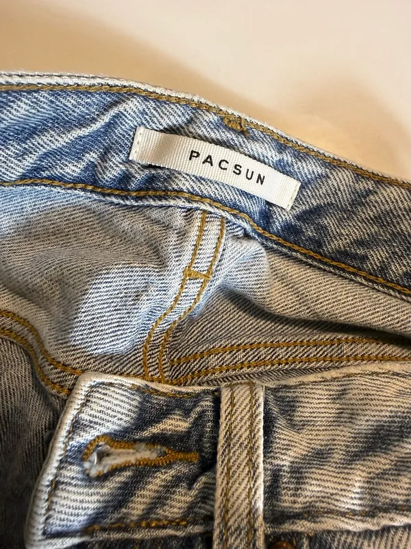 PacSun 90’s Boyfriend Distressed High Rise WideLeg Jeans‎ Light Wash RawHem Sz26 - Image 8