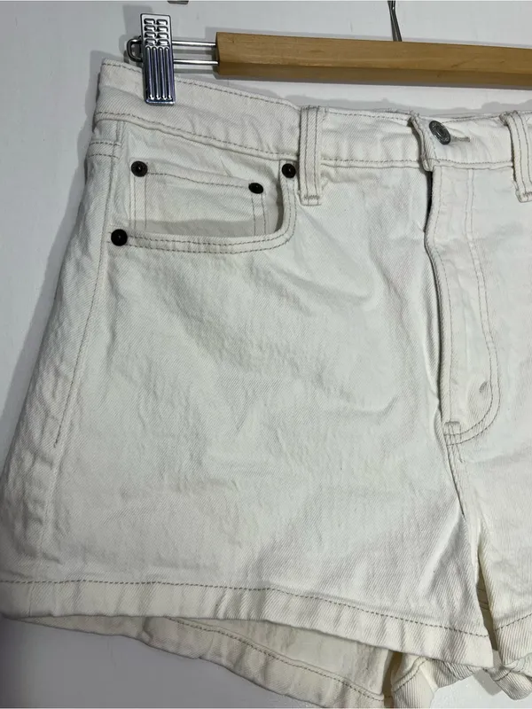 Abercrombie & Fitch White denim the mom short High-Rise size 6 - Image 5