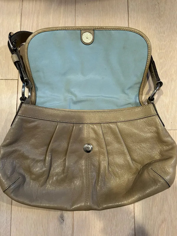Coach Soho Pleated Tan Leather Flap Shoulder Bag - Image 5