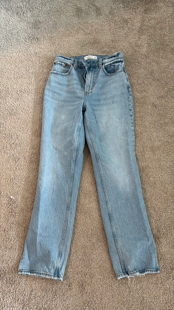 Abercrombie High-Rise Curve Love Jeans - Image 4