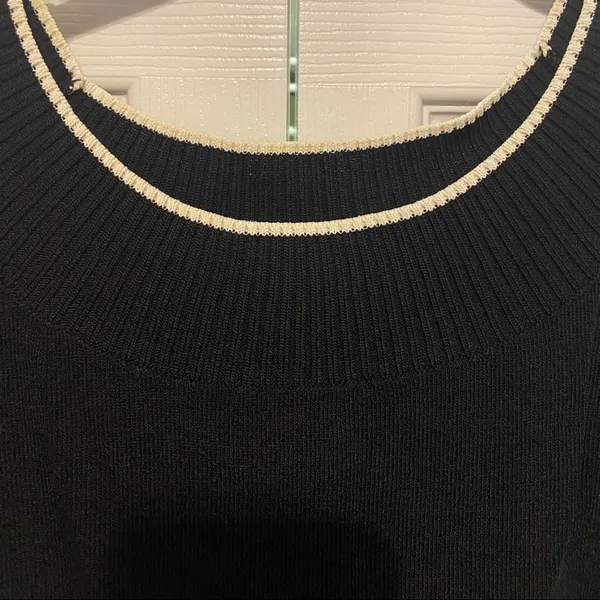 Outfit JPR black sweater in small - Image 3