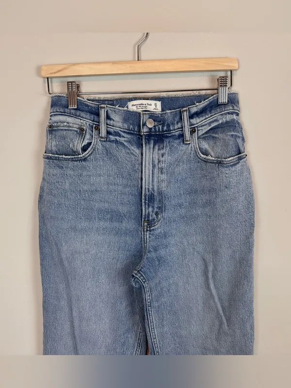 Abercrombie Curve Love 90s Straight Ultra High Rise Jeans 27 Light Wash - Image 3
