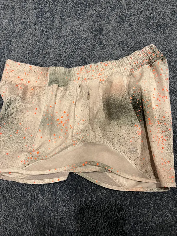 Lululemon Patterned Hotty Hot 2.5” Shorts - Image 4
