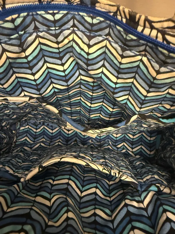 The Vera Bradley Blue White Black Floral Quilted Shoulder Bag - Image 4