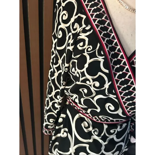 White House Black Market Faux Wrap Dress Size S Jersey Knit Print short Length - Image 2