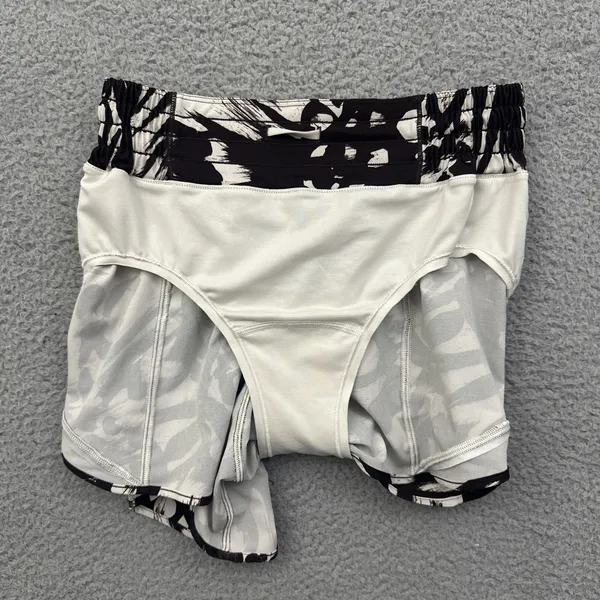 Lululemon Hotty Hot High Rise Shorts 4" Monarch Bloom Athletic Gym‎ Women's 4 - Image 3