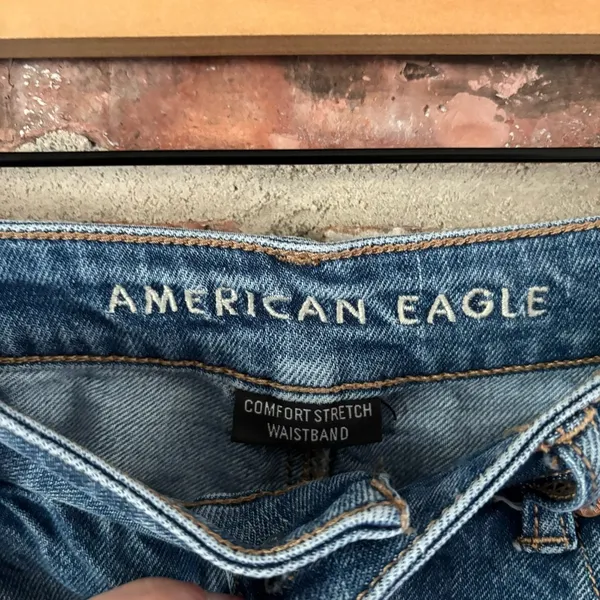 American Eagle Mom Straight Jeans High Rise Medium Wash - Image 5
