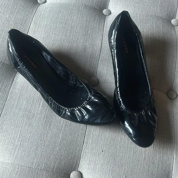NEW‎ PRADA Black Patent Leather Ballet Pumps Size 39 - Image 3