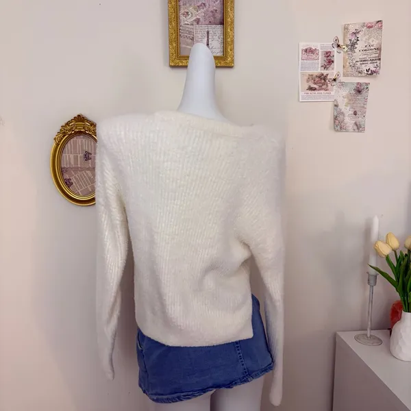 Abercrombie & Fitch Sweater Size XS White Fuzzy Knit Long Sleeve Pullover - Image 5