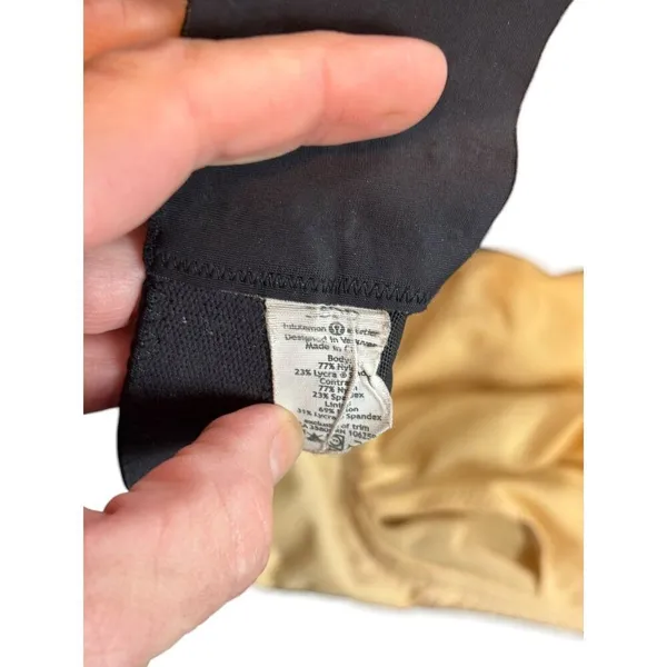 Lululemon Black Sports Bra Size 36DD Lightly Padded Adjustable Straps Hook Closu - Image 4