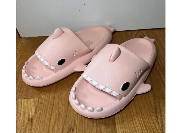 Crayon Friends Shark Slide Shoes Womens Size 9 Cute Novelty Slippers Sandals - Image 3