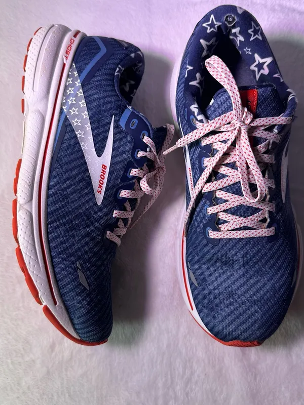 Brooks Men's Navy and Red Performance Running Shoe - Image 5