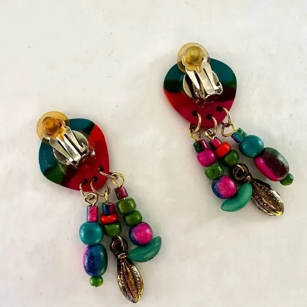 Multi colored dangling clip on earrings - Image 6