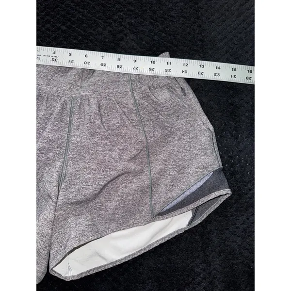 Lululemon Women's Hotty Hot Short II Heather Gray‎ Size 6 - Image 6