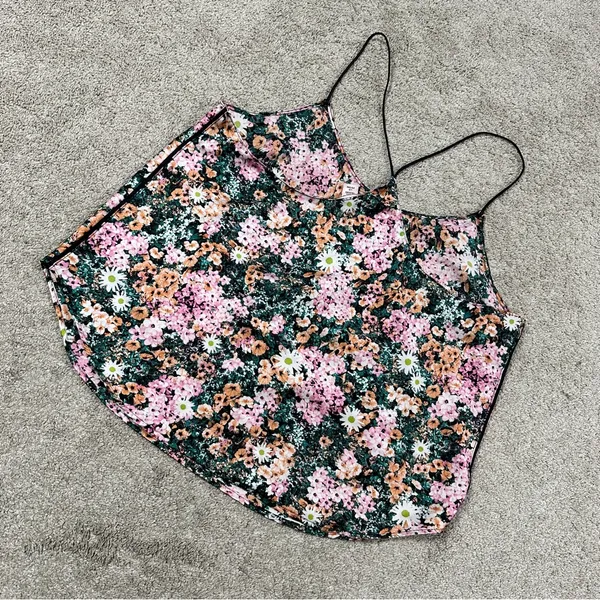 Victoria’s Secret Women’s Pajamas Set Satin Floral Cami Tank Top L & Shorts M - Image 3