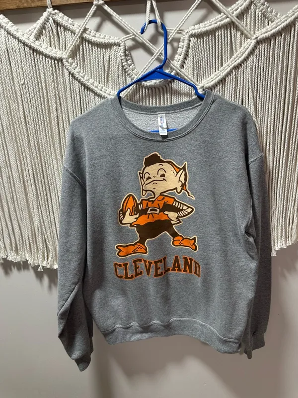 Jerzees Gray Sweatshirt with Orange Cleveland Mascot Graphic - Image 4
